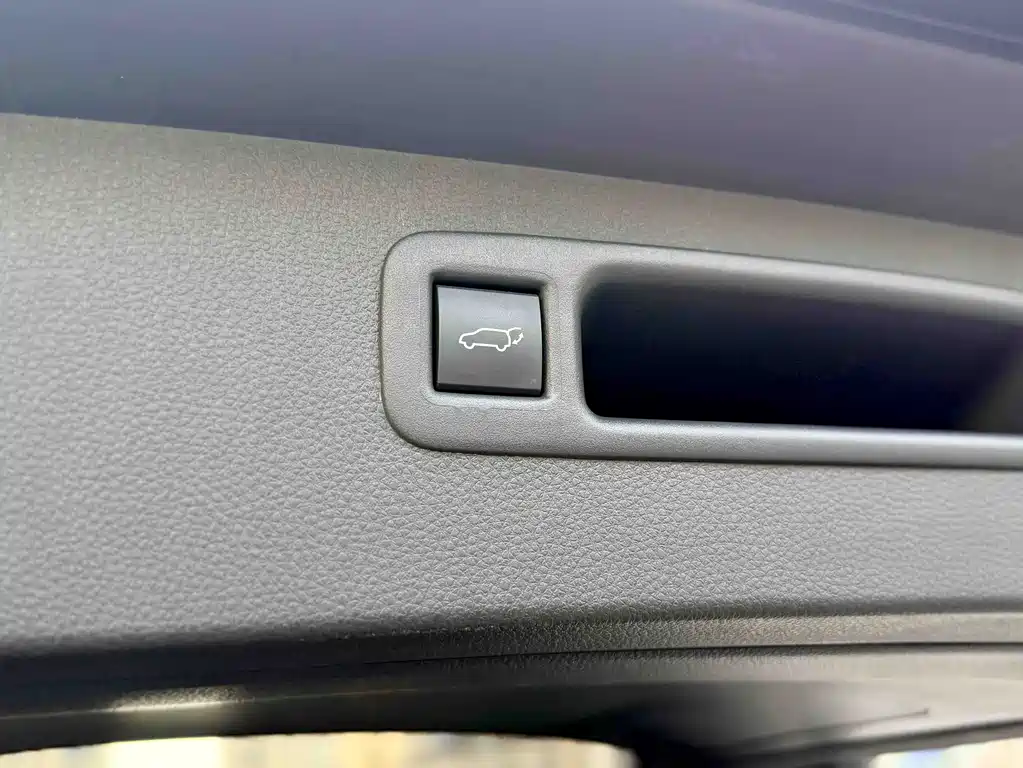 Toyota Highlander 2023 — фото 18