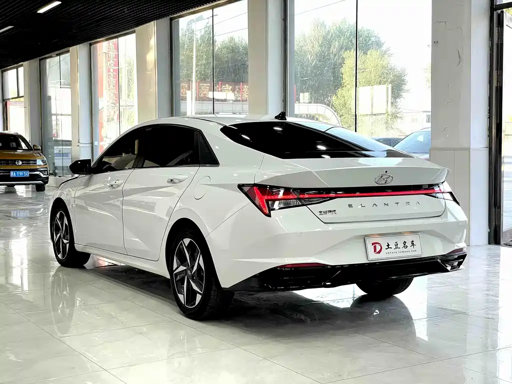Hyundai Elantra 2022