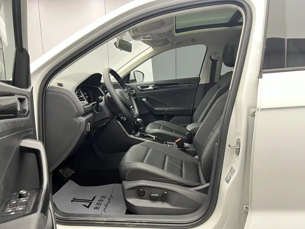 Volkswagen T-Roc 2023