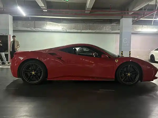 Ferrari 488 2016