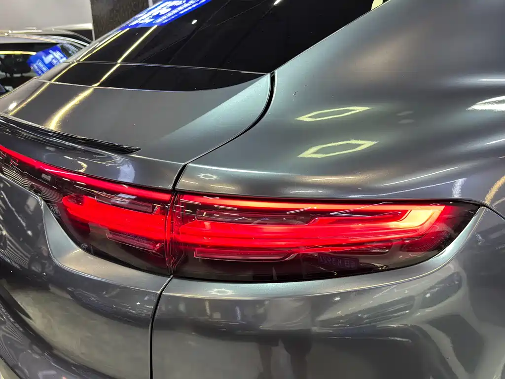 Porsche Cayenne Hybrid 2021 — фото 9