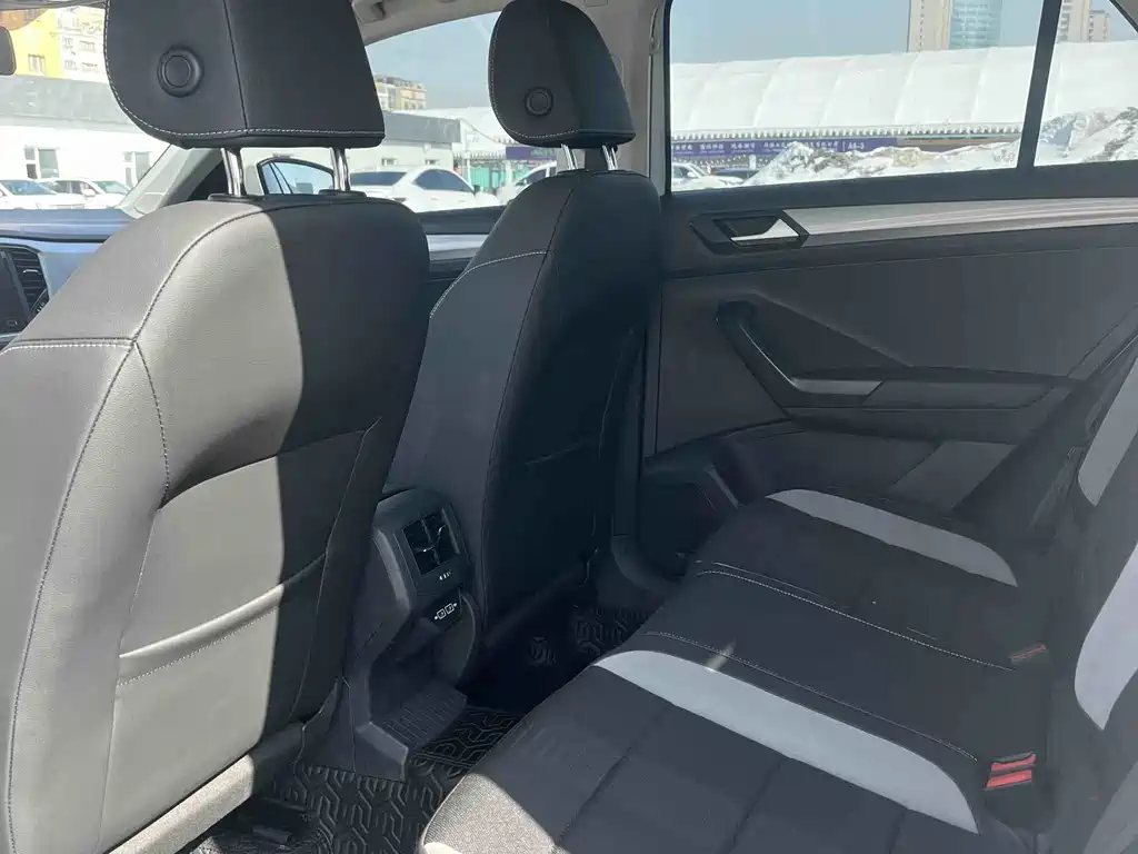 Volkswagen T-Roc 2023