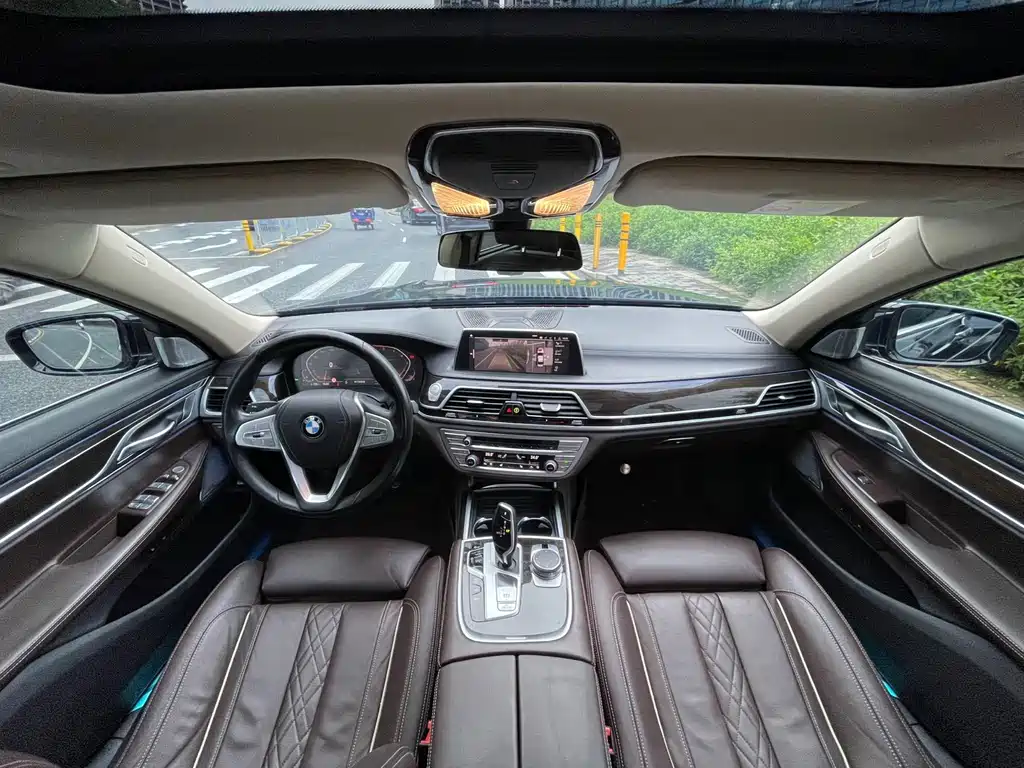 BMW 7 Series 2020 — фото 11