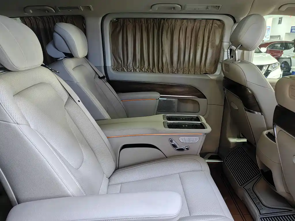 Mercedes-Benz V-Class 2022 — фото 14