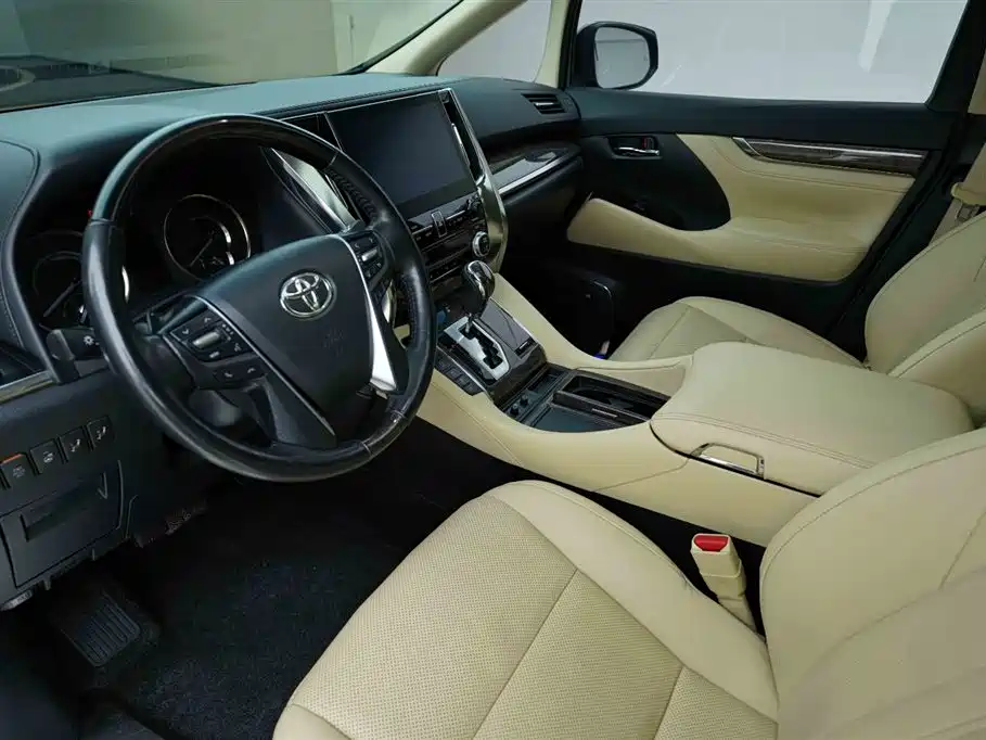 Toyota Alphard 2022 — фото 10
