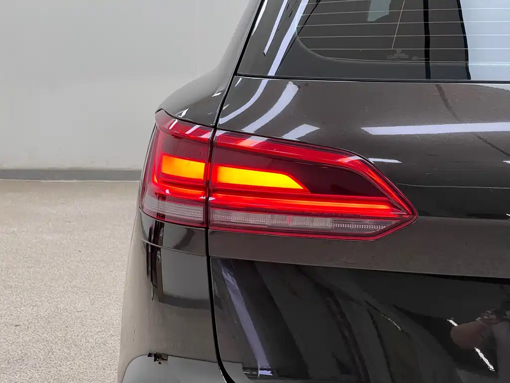 Volkswagen Touareg 2019 — фото 11