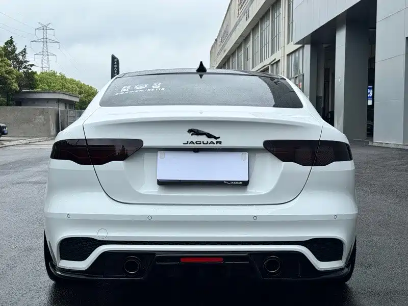 Jaguar XEL 2023 — фото 13