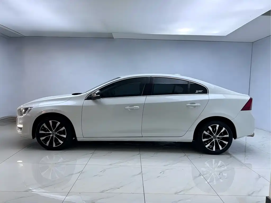 Volvo S60 2018 — фото 4