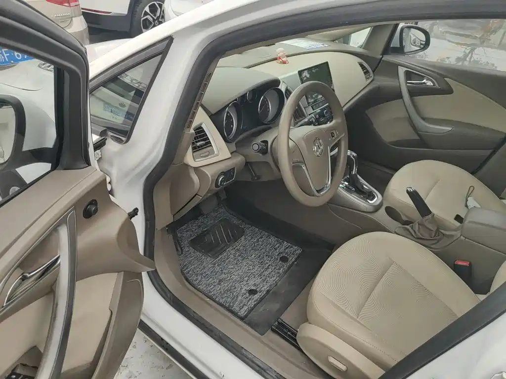Buick Excelle 2015 — фото 12