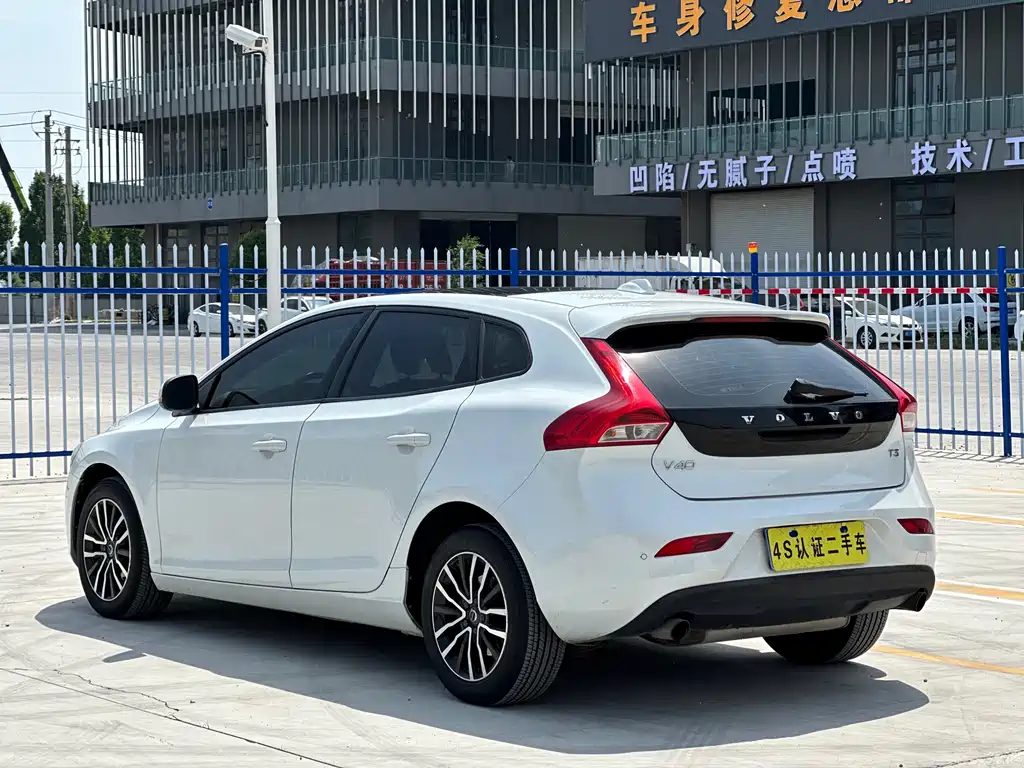 Volvo V40 2017 — фото 21