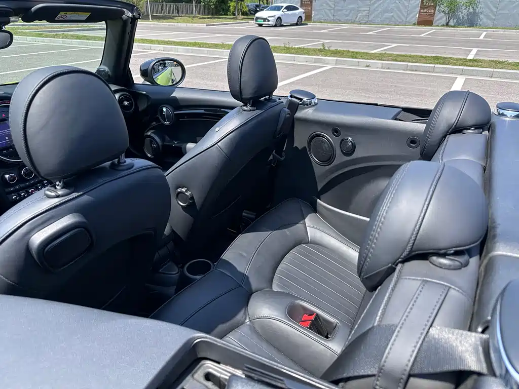 MINI MINI 2023