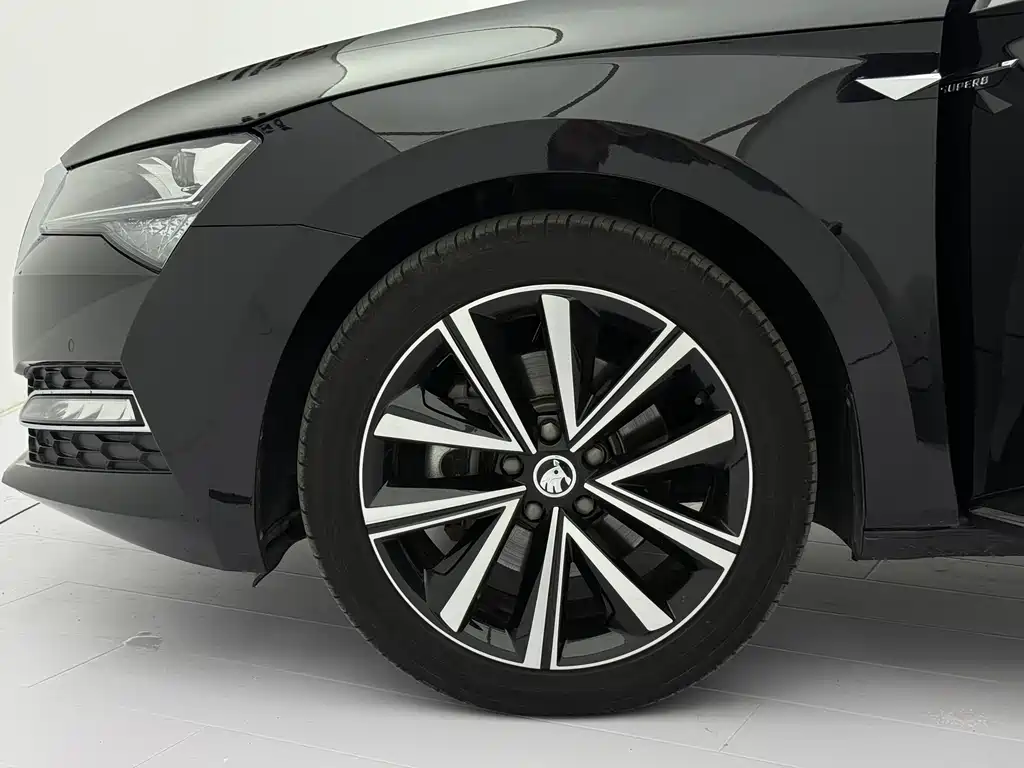 Skoda Superb 2023 — фото 20