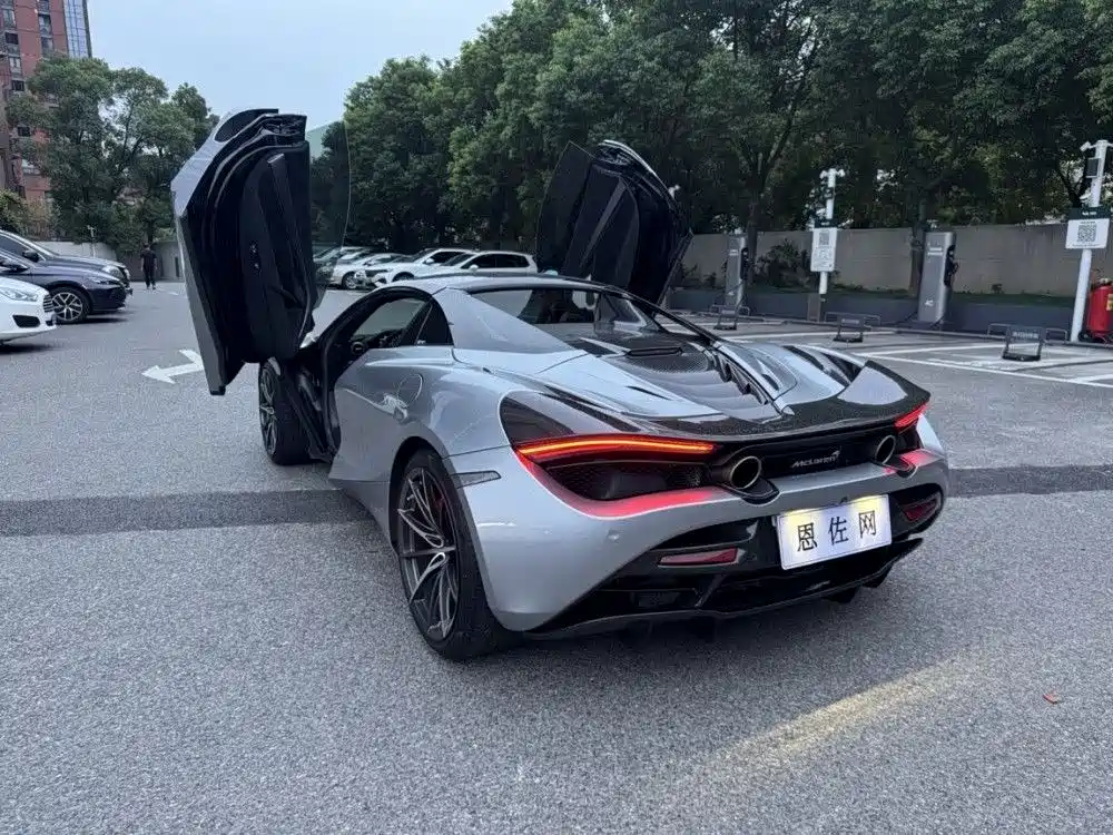 McLaren 720S 2020 — фото 10