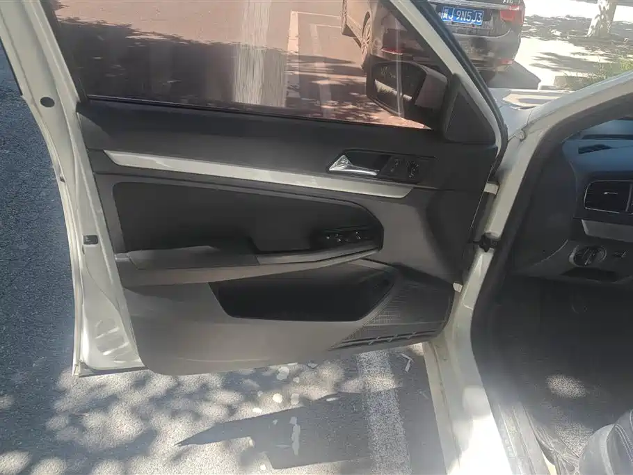 Volkswagen Lavida 2015