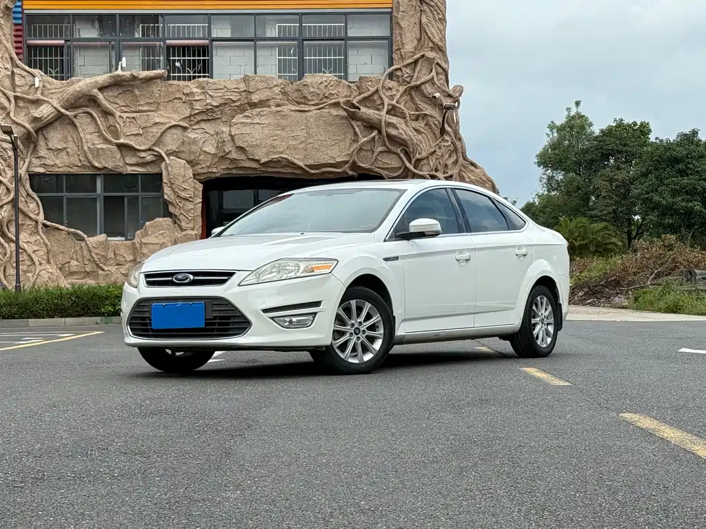 Ford Mondeo 2015 — фото 1