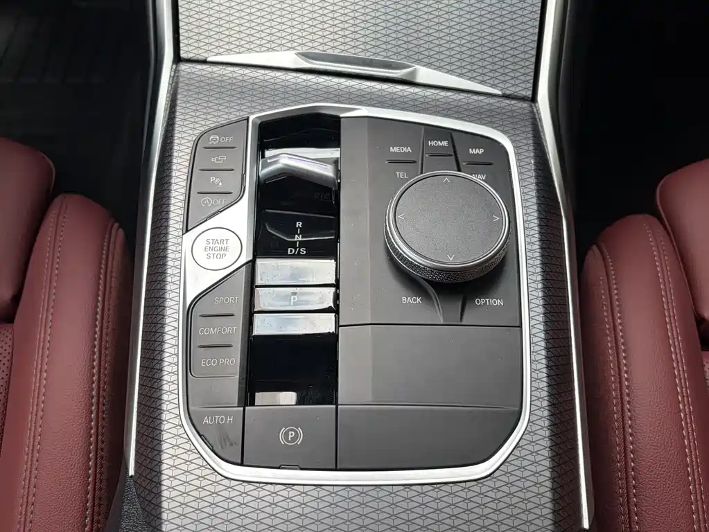 BMW 3 Series 2024 — фото 15