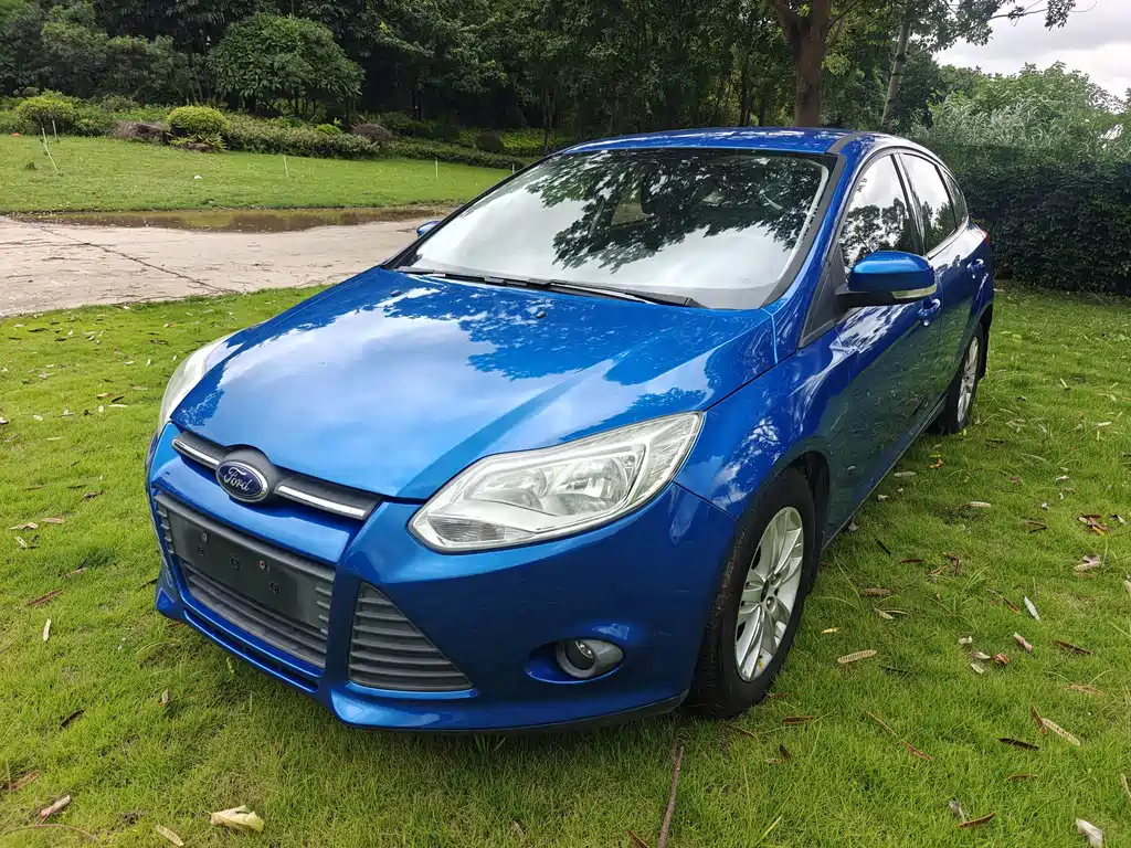 Ford Focus 2013 — фото 1