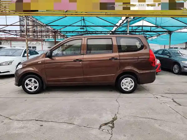 Wuling Hongguang 2017