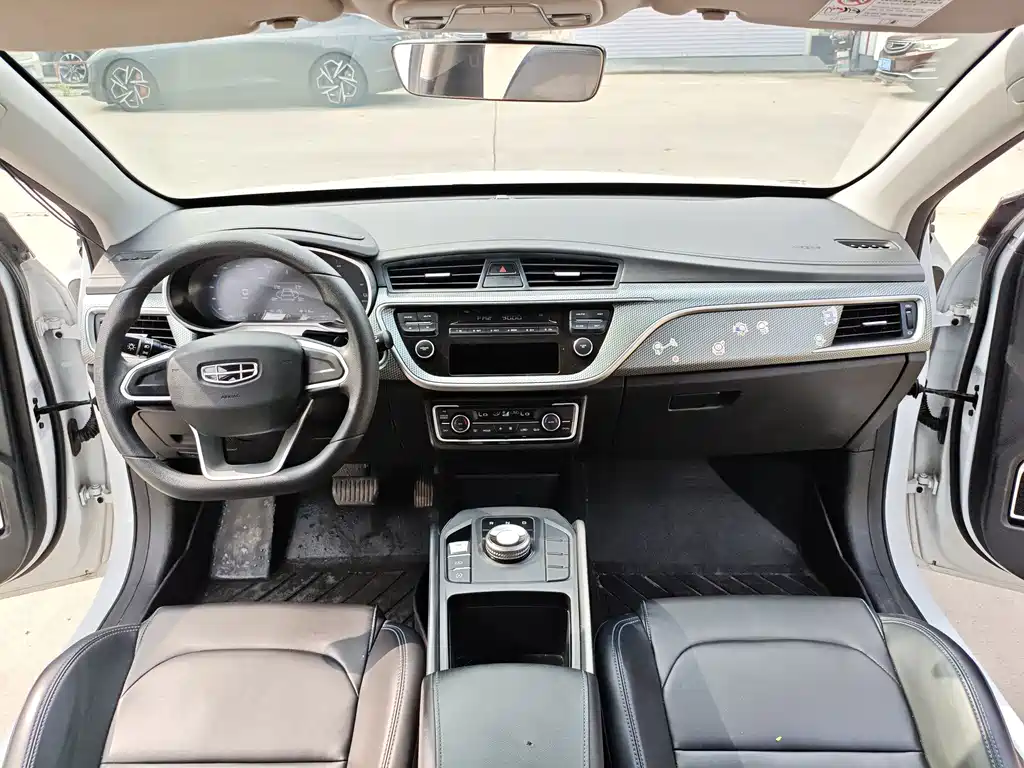 Geely Emgrand New Energy 2023 — фото 13