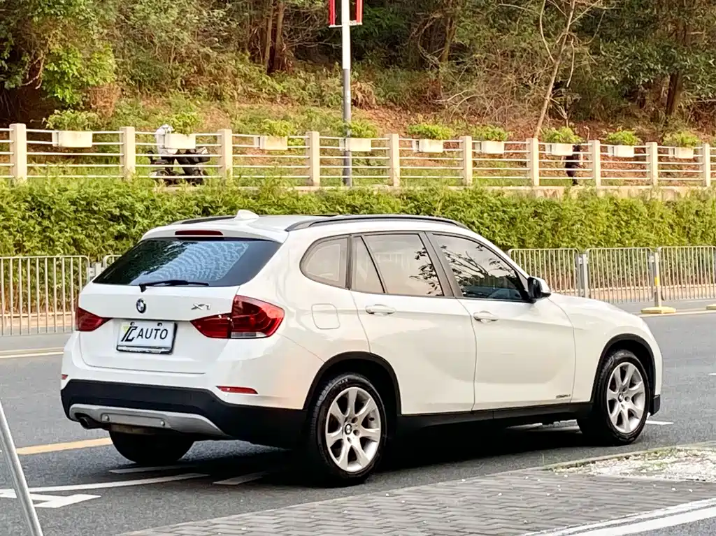 BMW X1 2012 — фото 7