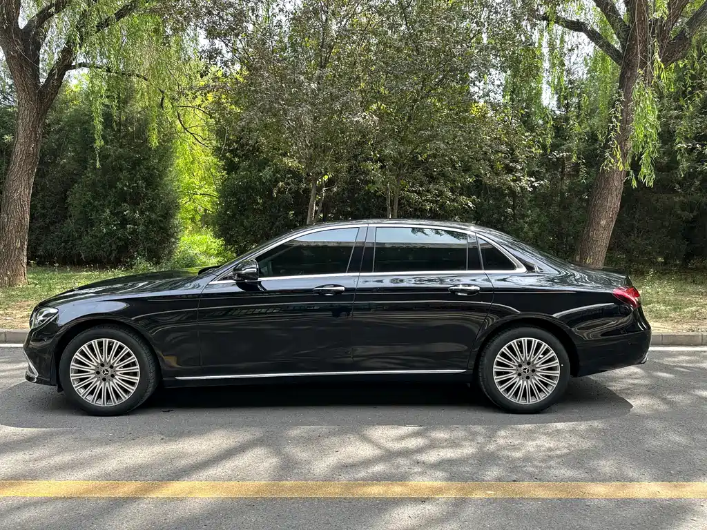 Mercedes-Benz E-Class 2023 — фото 8
