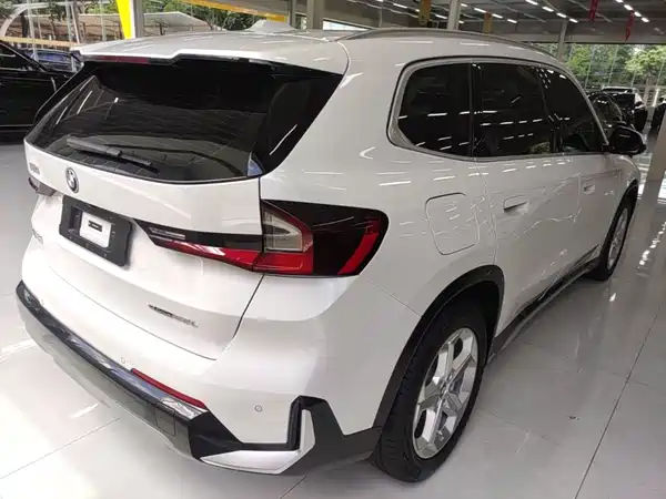 BMW iX1 2025