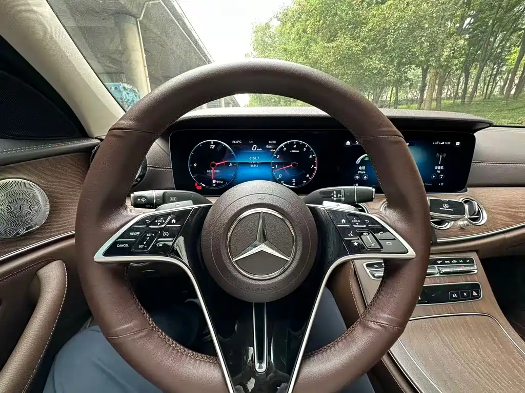 Mercedes-Benz E-Class 2023 — фото 11