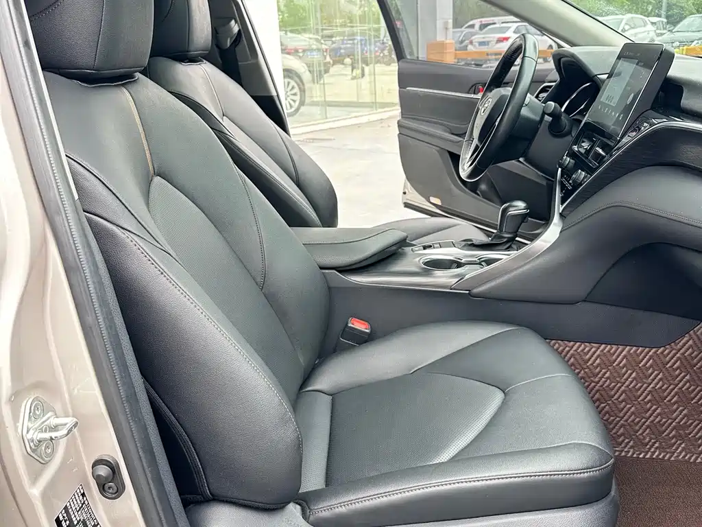 Toyota Camry 2021 — фото 12