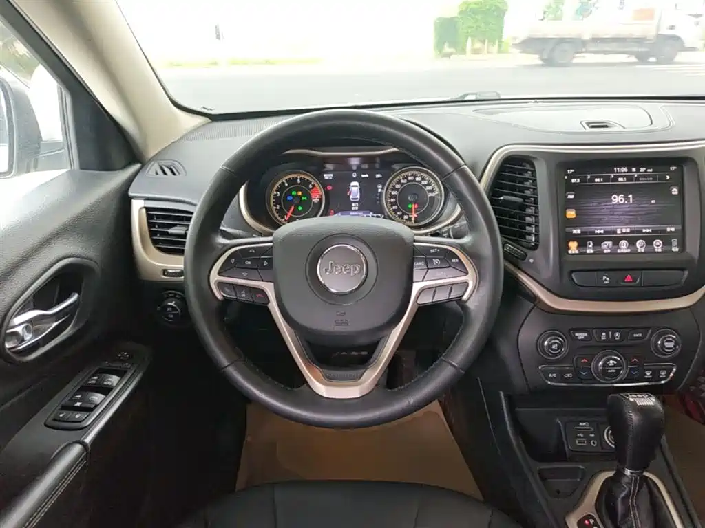 Jeep Cherokee 2018 — фото 11