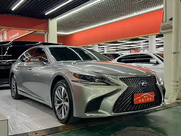 Lexus LS 2019