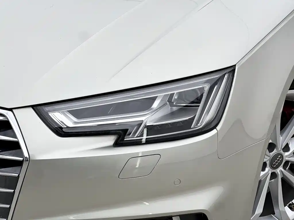 Audi A4L 2018 — фото 16