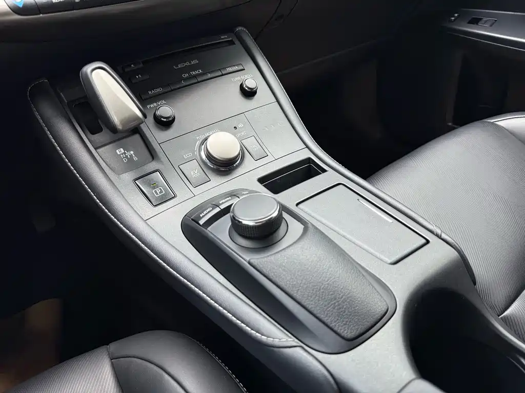 Lexus CT 2018 — фото 13