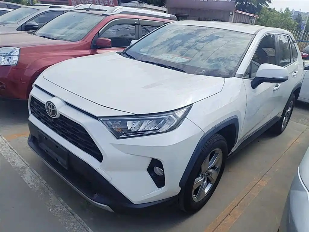 Toyota RAV4 2020 — фото 2