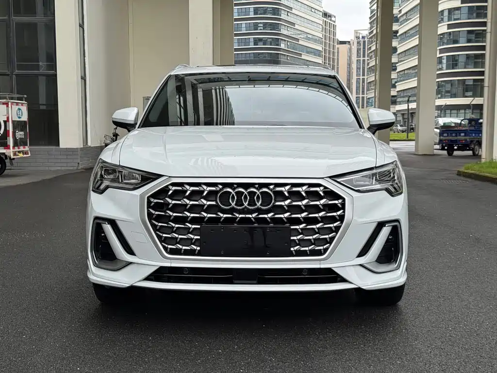 Audi Q3 2024 — фото 2
