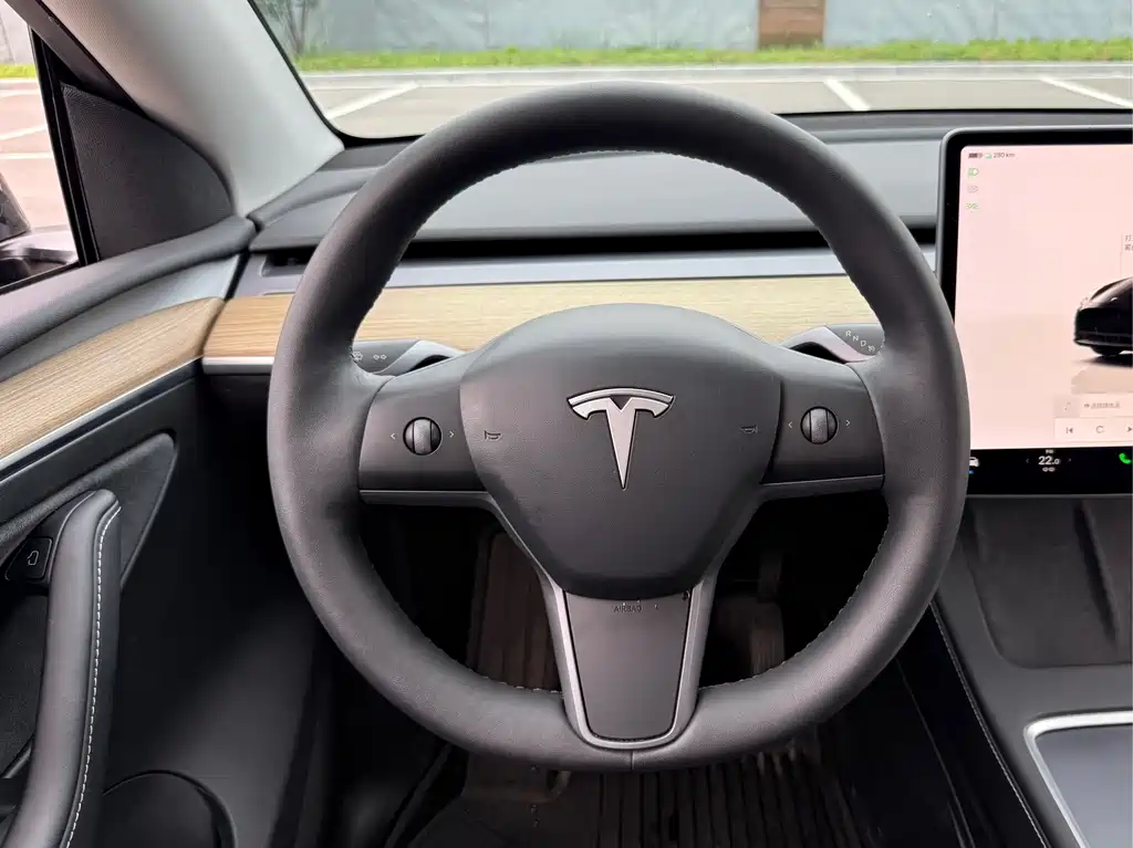 Tesla Model Y 2022 — фото 10