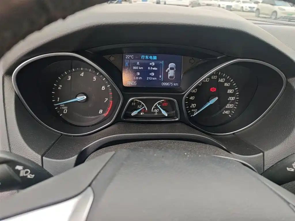 Ford Focus 2015 — фото 12