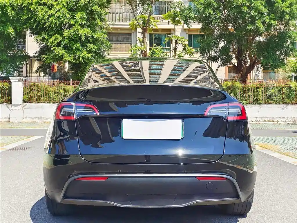 Tesla Model Y 2023 — фото 8