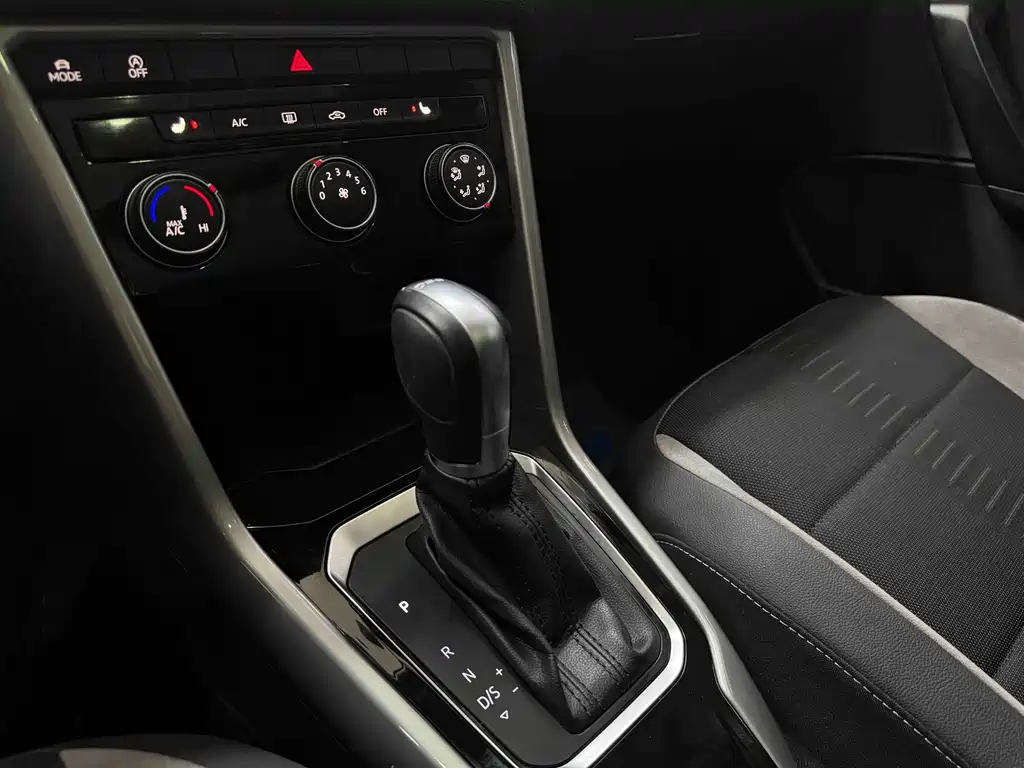 Volkswagen T-Roc 2021 — фото 13