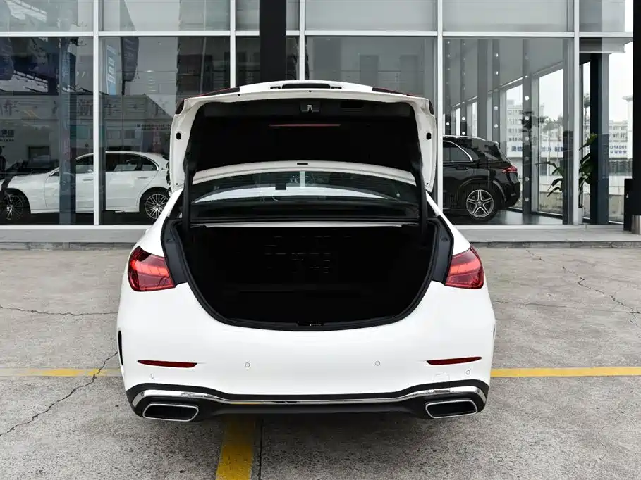 Mercedes-Benz C-Class 2024 — фото 15