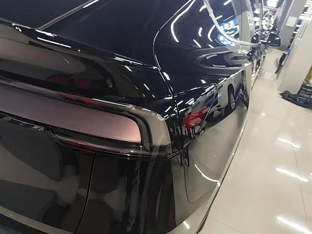 Tesla Model Y L 2025 — фото 8