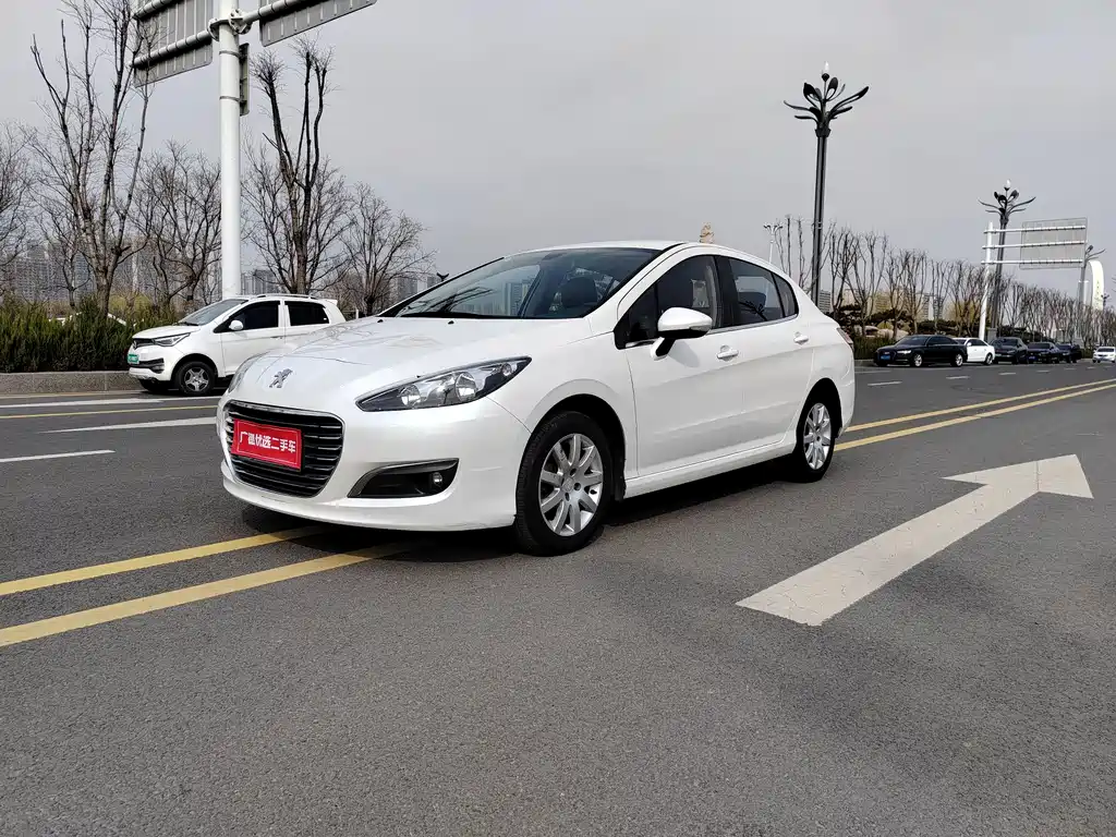 Peugeot 308 2015 — фото 1