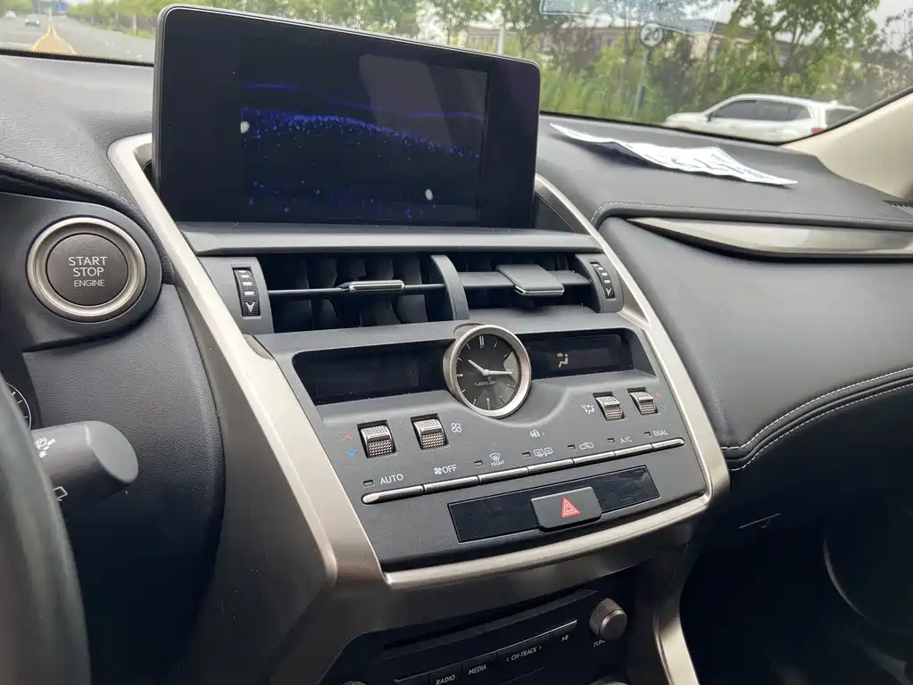 Lexus NX 2020 — фото 10
