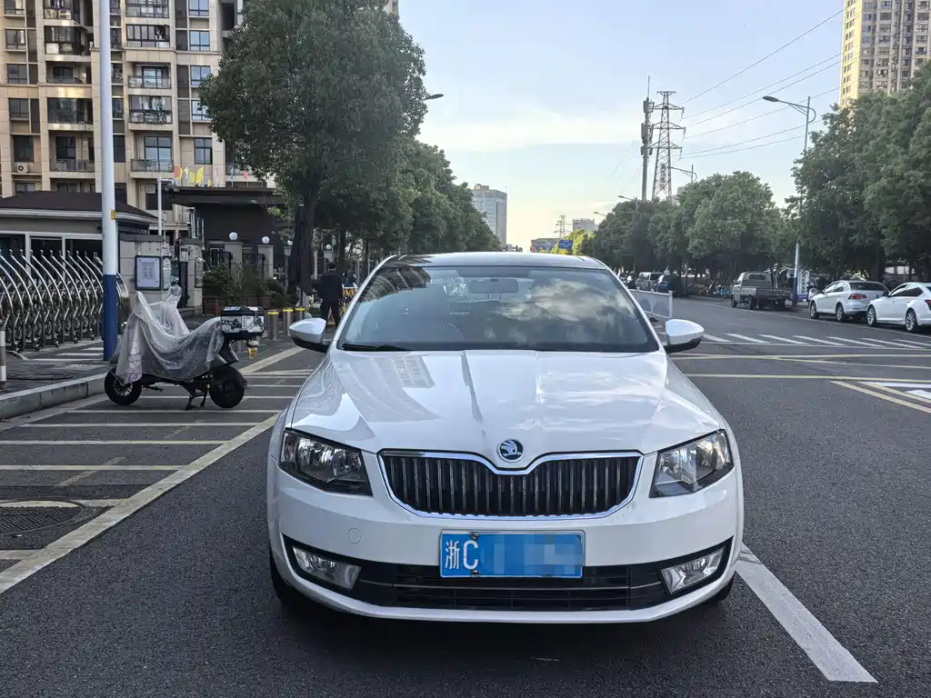 Skoda Octavia 2015 — фото 2