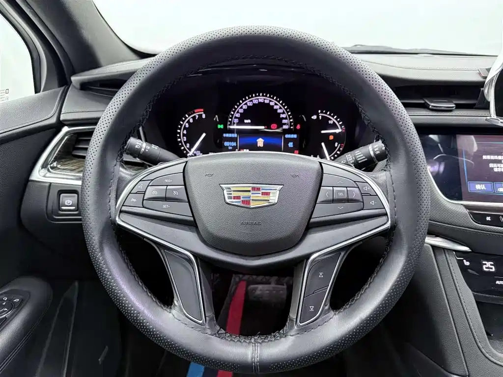 Cadillac XT5 2019 — фото 9