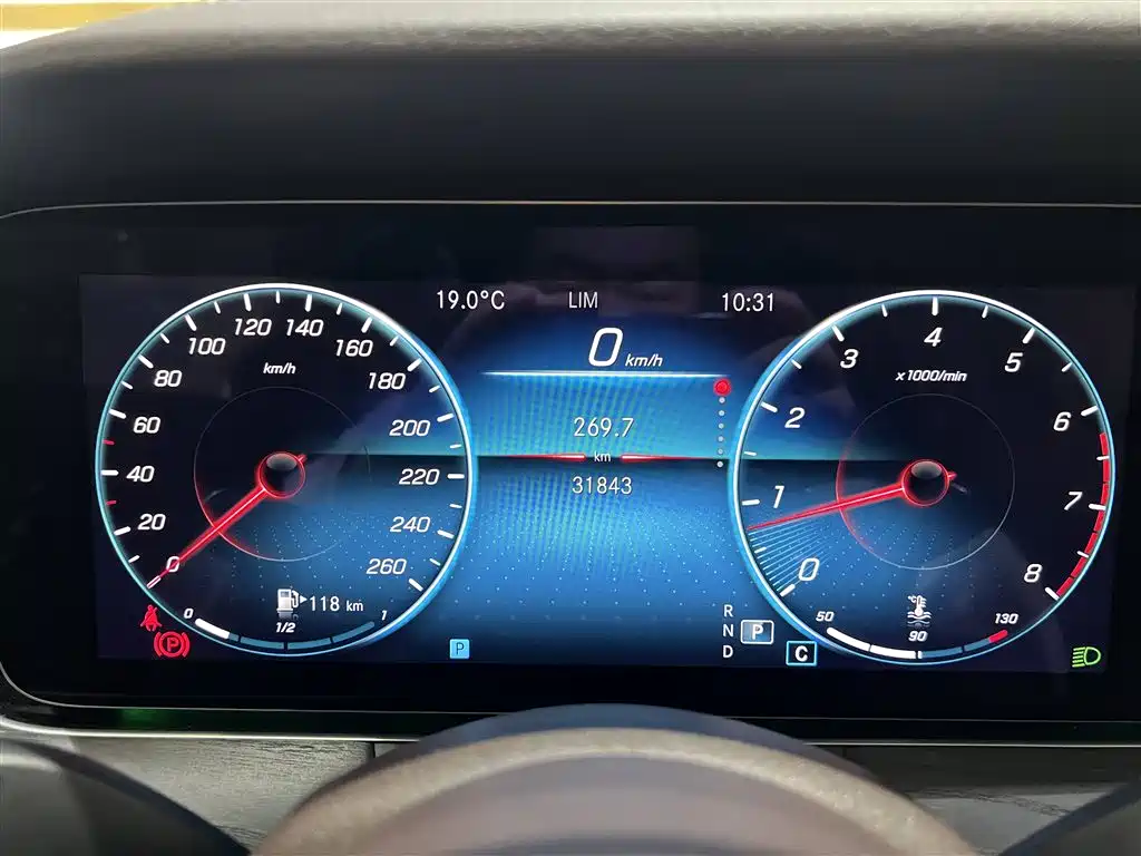 Mercedes-Benz E-Class 2022 — фото 17