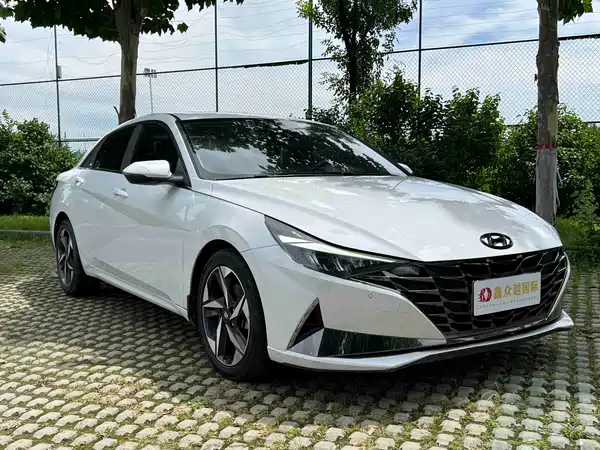 Hyundai Elantra 2022