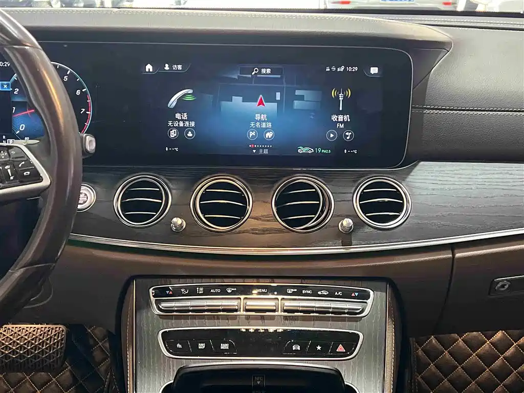 Mercedes-Benz E-Class 2022 — фото 12