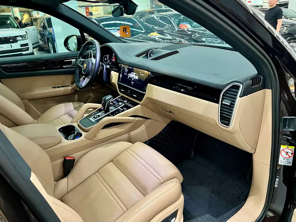 Porsche Cayenne 2019 — фото 12
