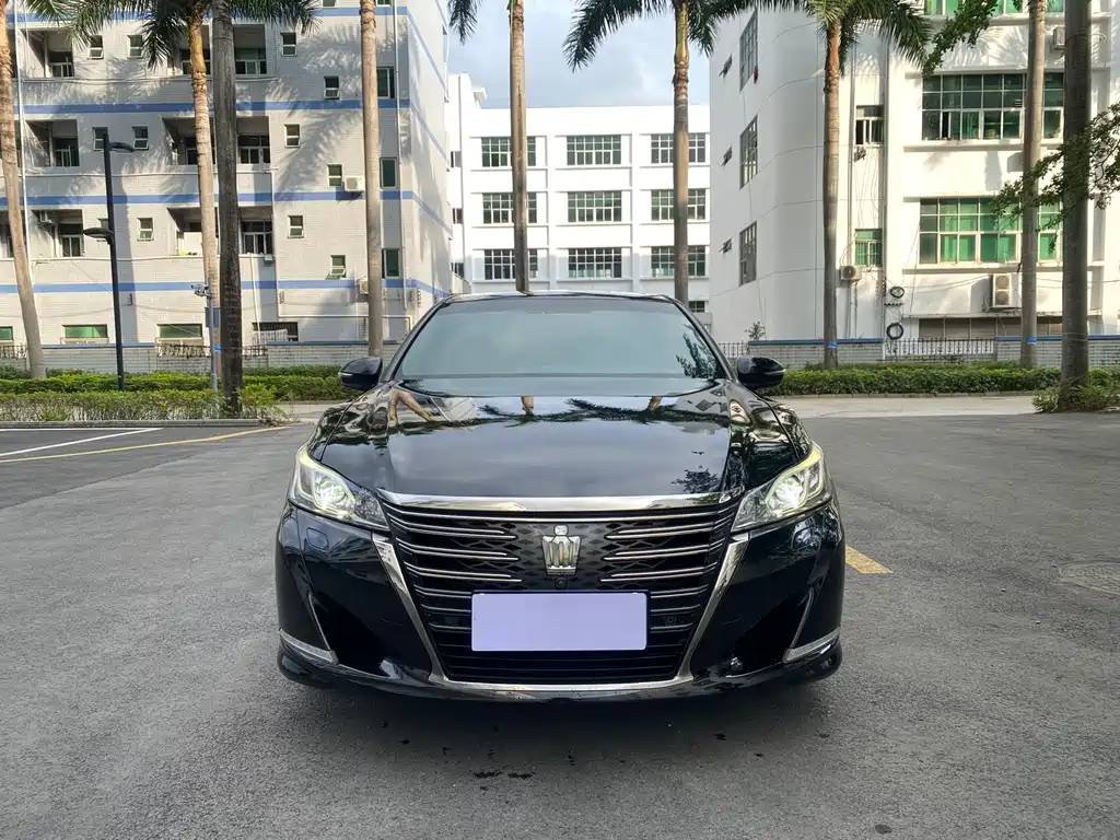 Toyota Crown 2018 — фото 2