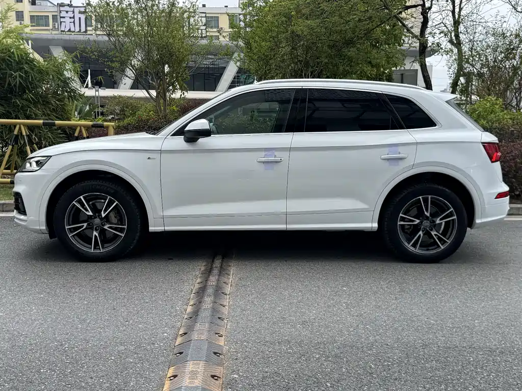 Audi Q5L 2018 — фото 3